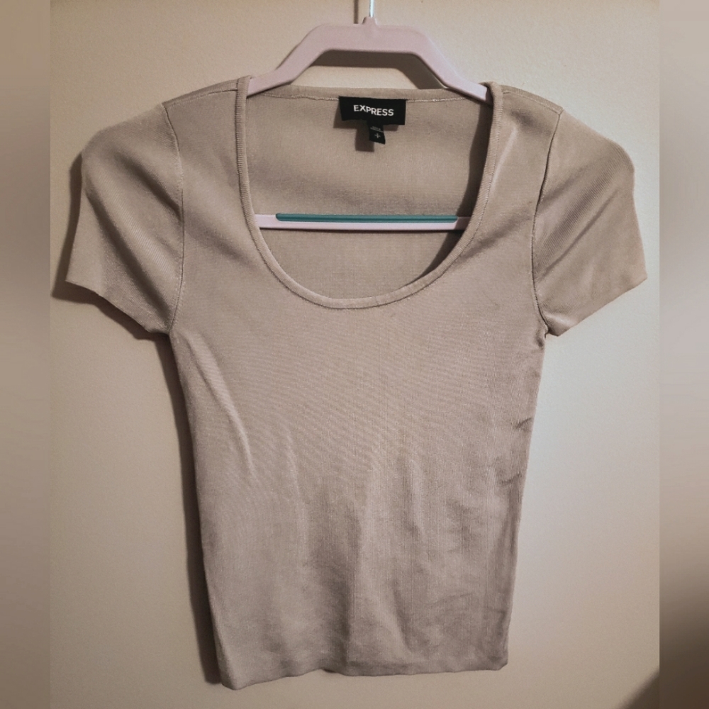 Express Women's Scoop Neck Short Sleeve Sweater. Size S
